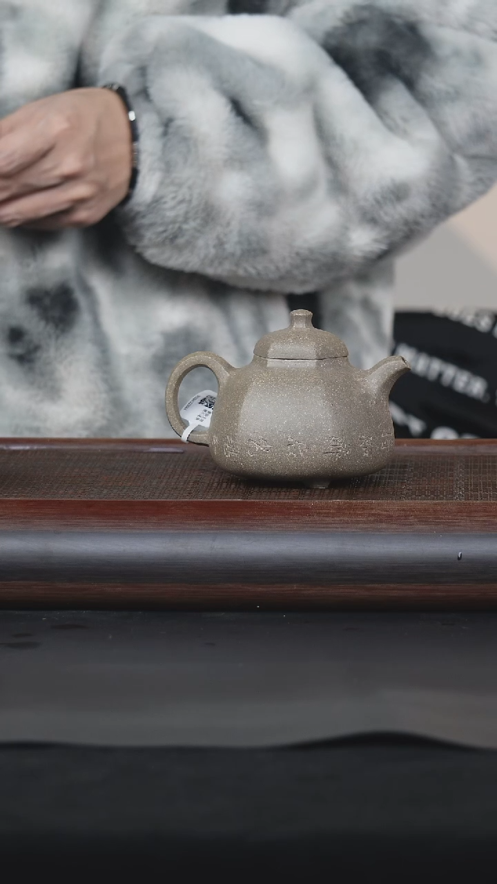 【闪购商品】紫砂茶壶34青段六方乳鼎240