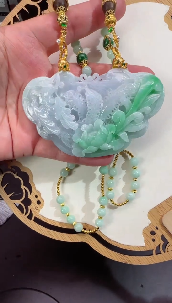 【闪购商品】翡翠颈饰未镶嵌牌子