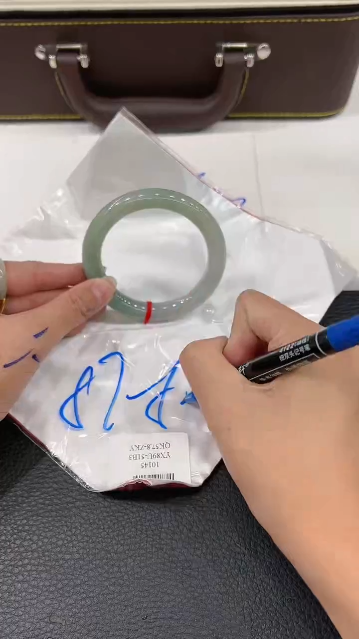 【闪购商品】翡翠手镯未镶嵌手镯