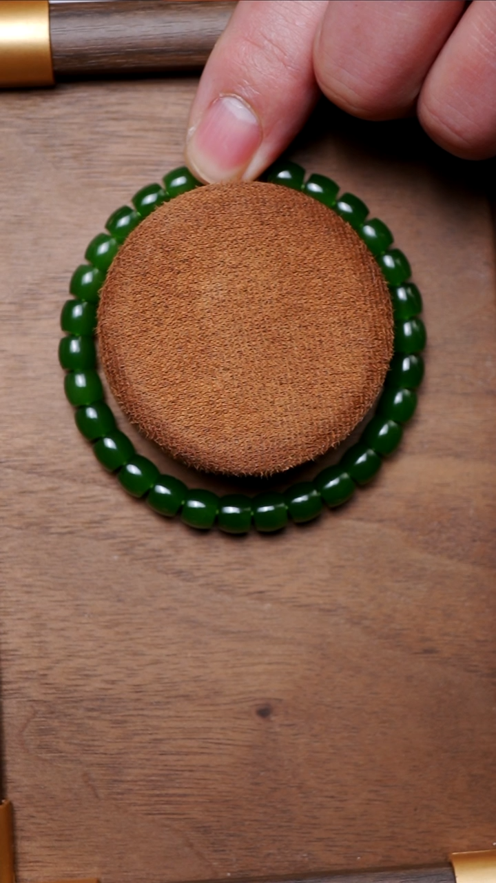 未镶嵌手串和田玉（碧玉）S****Y碧玉辣绿色卡7手串