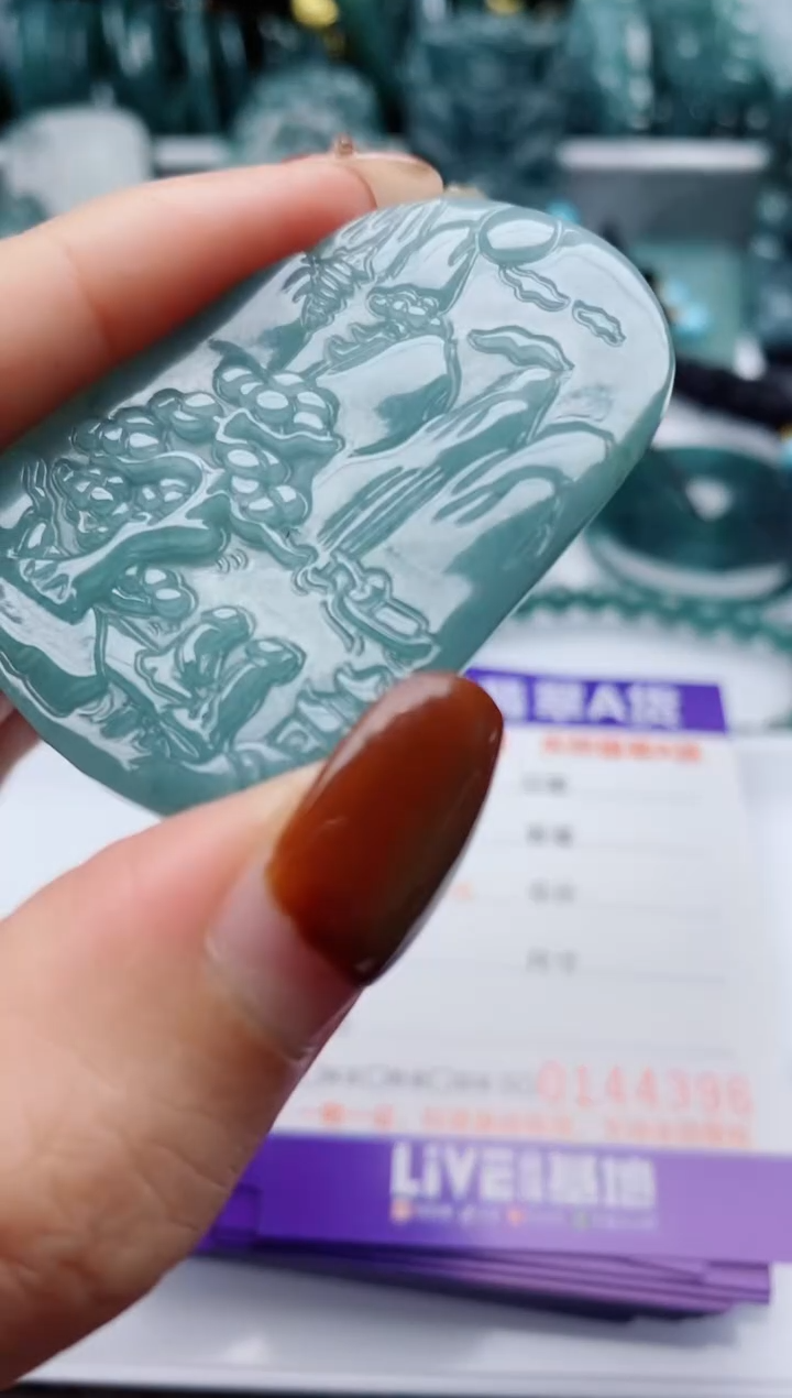 颈饰未镶嵌翡翠                