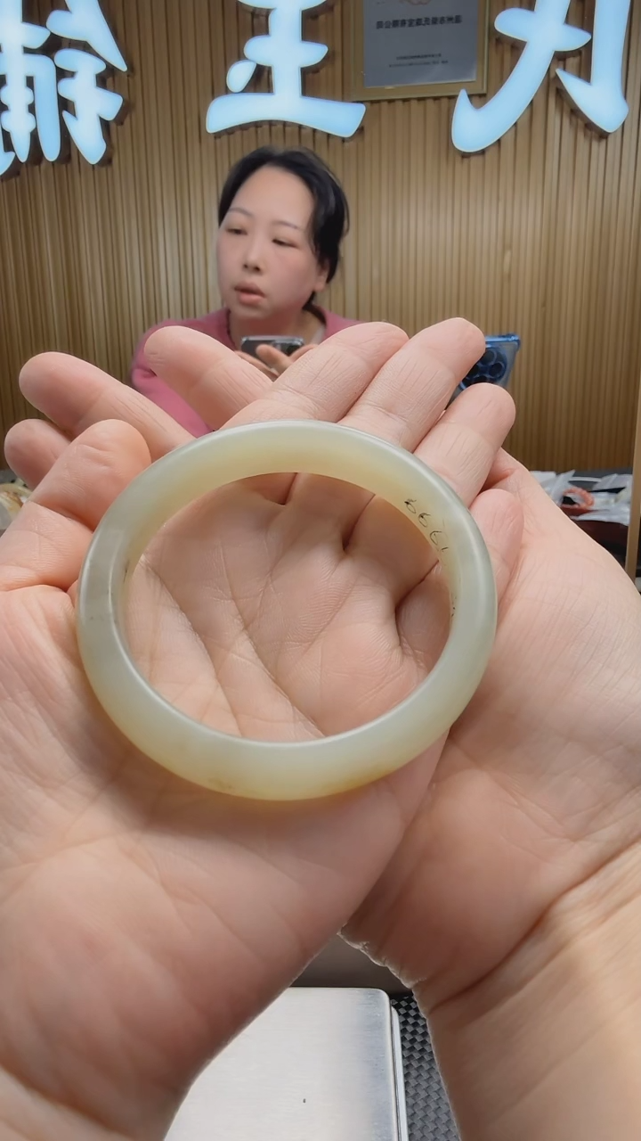 【闪购商品】和田玉手镯未镶嵌252圈口54