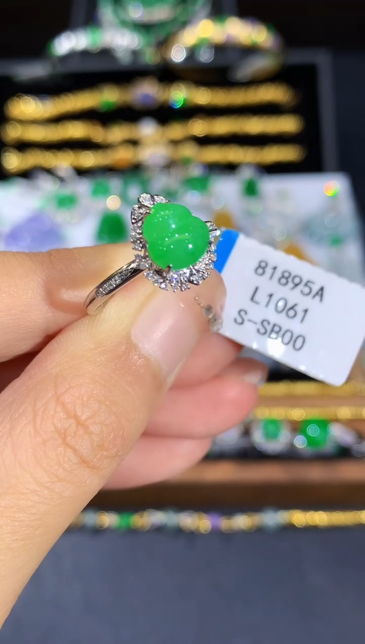 18K金镶嵌戒指翡翠多样性发其一