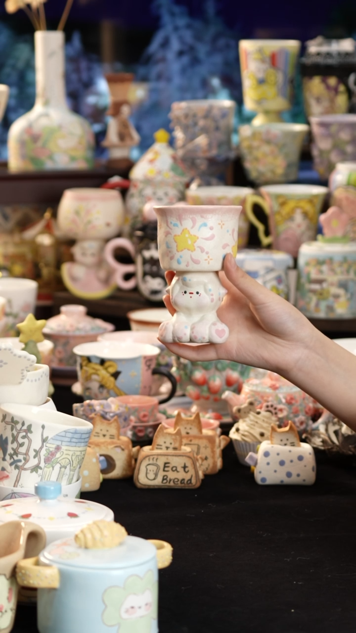 摆件陶景德镇釉下彩手绘设计师款陶瓷