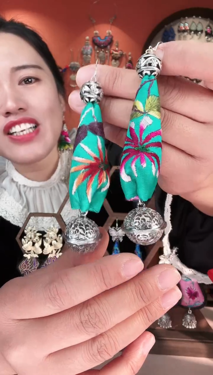 织绣长红绣艺手工苗银苗绣饰品08