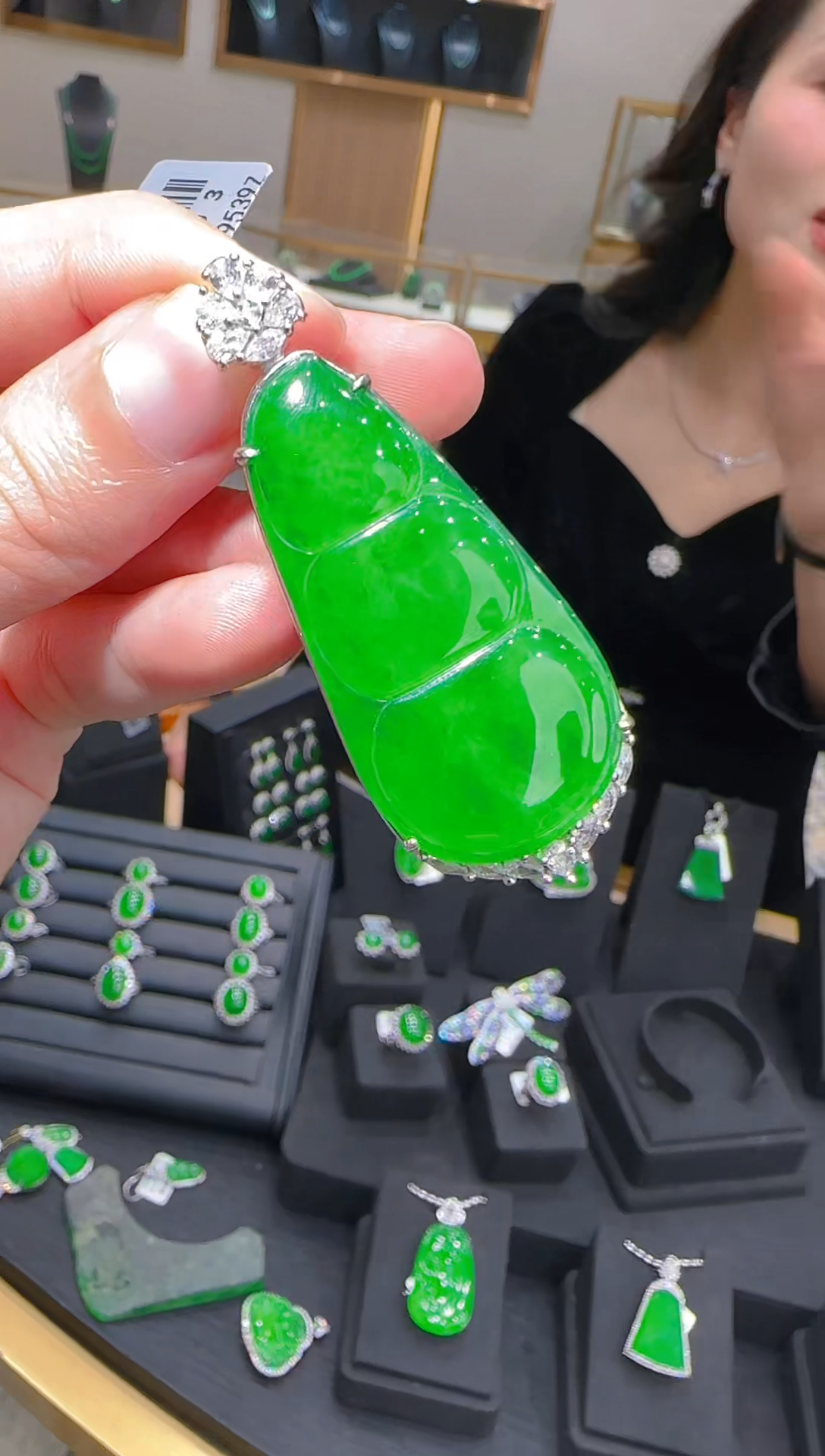 【闪购商品】翡翠吊坠(赠链)银S925镶嵌天然翡翠A货多样性发一件