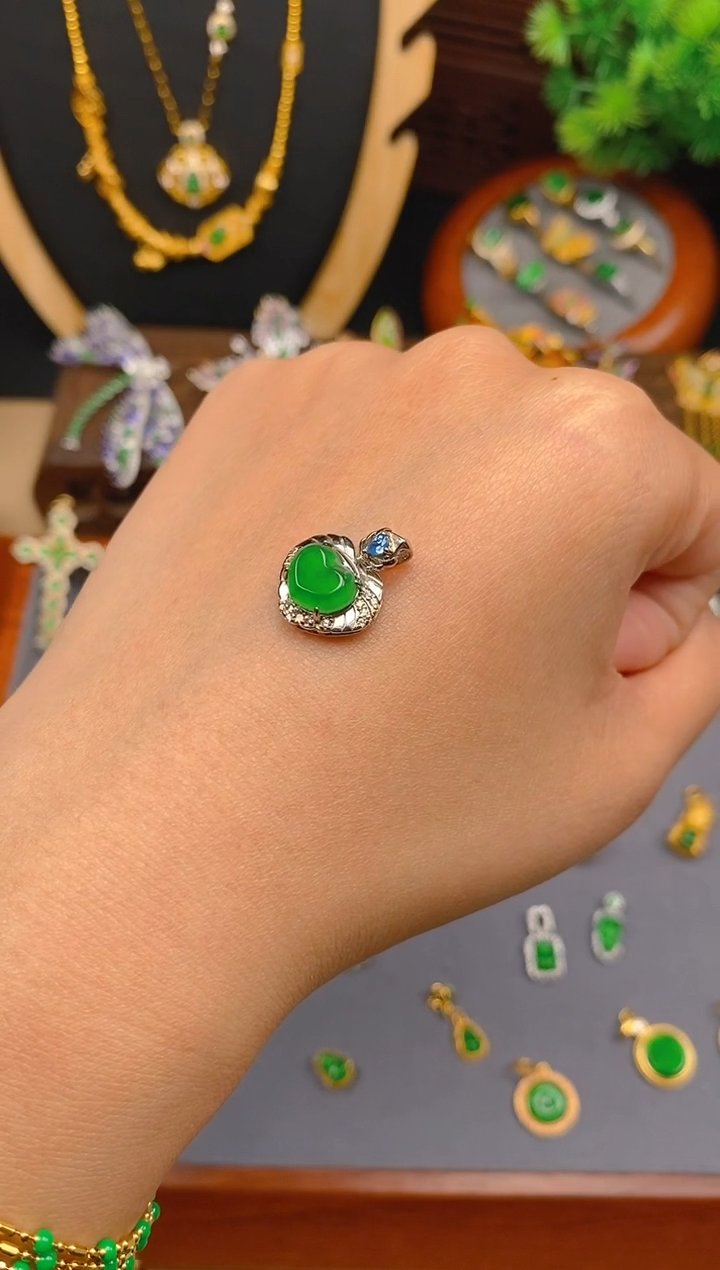 【闪购商品】翡翠吊坠(不含链)银S925镶嵌爱心