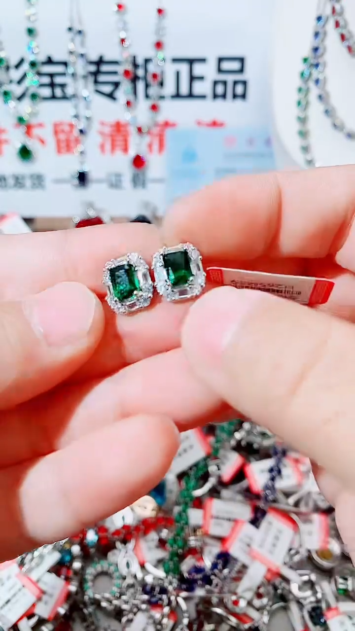 未镶嵌耳饰祖母绿 