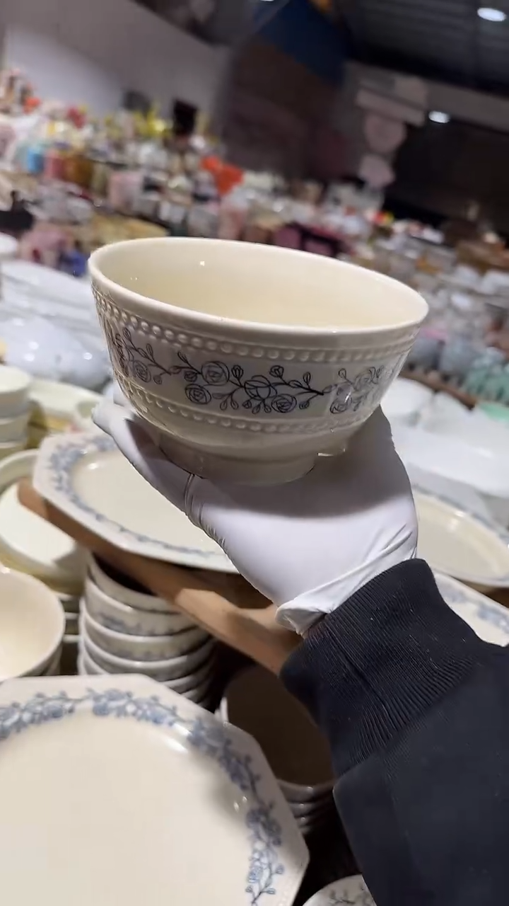 陶瓷蓝玫瑰面碗微瑕 凑满20元包邮