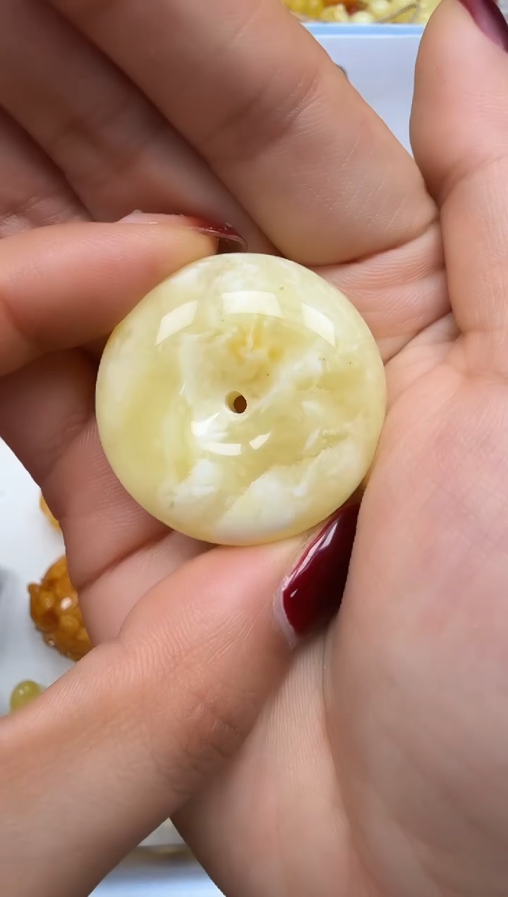 裸石琥珀未镶嵌如图