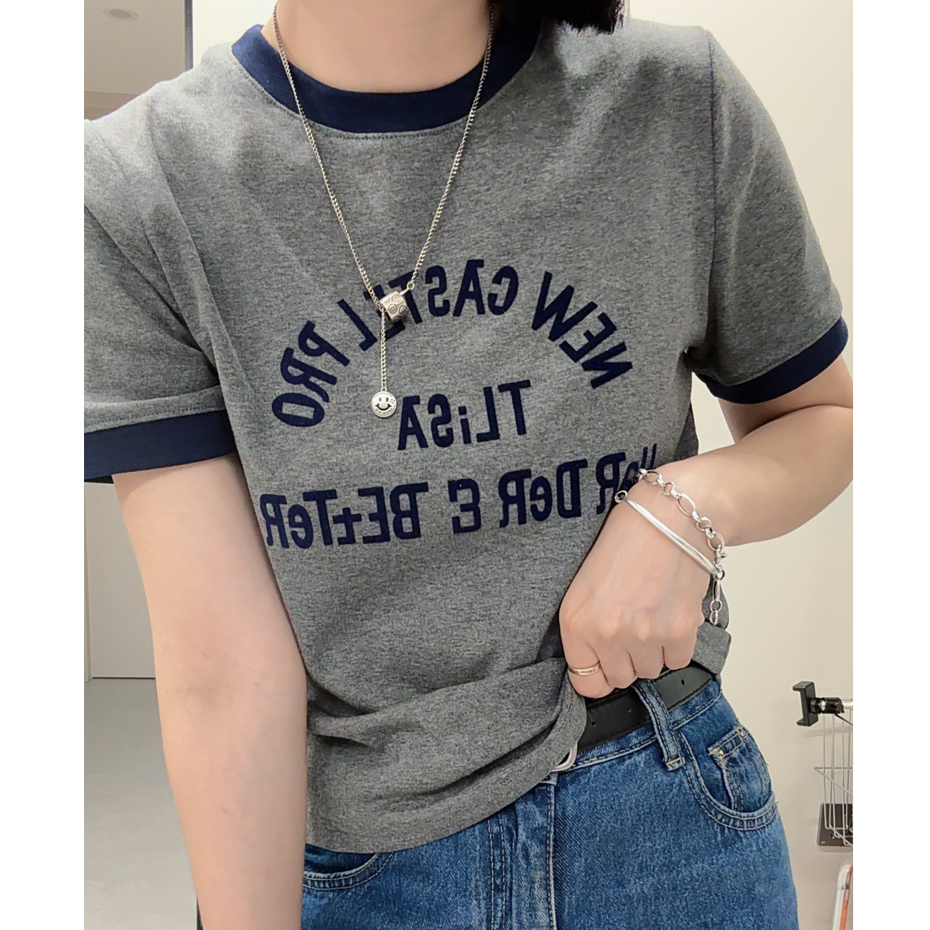 短款时尚设计感显瘦印花圆领短袖T恤见外包装字母