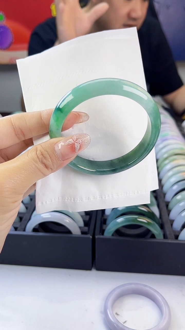 翡翠未镶嵌手镯翡翠1