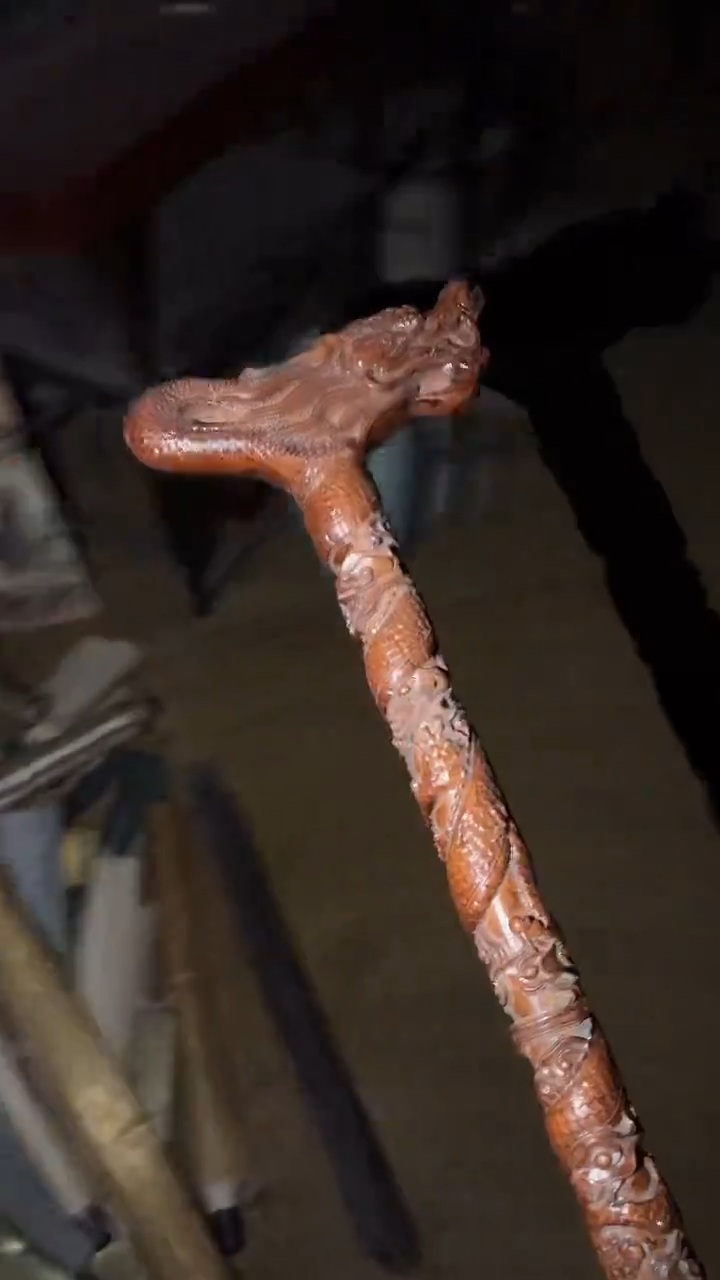 香榧木龙头拐杖===
