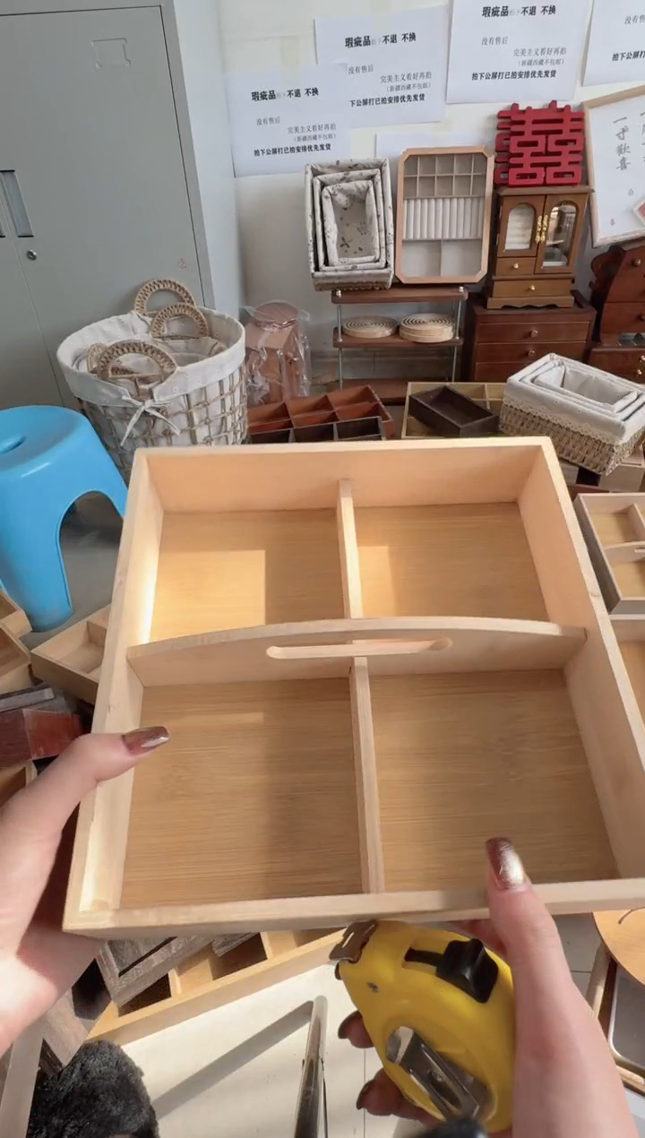 手提四宫格微瑕拍下不退不换