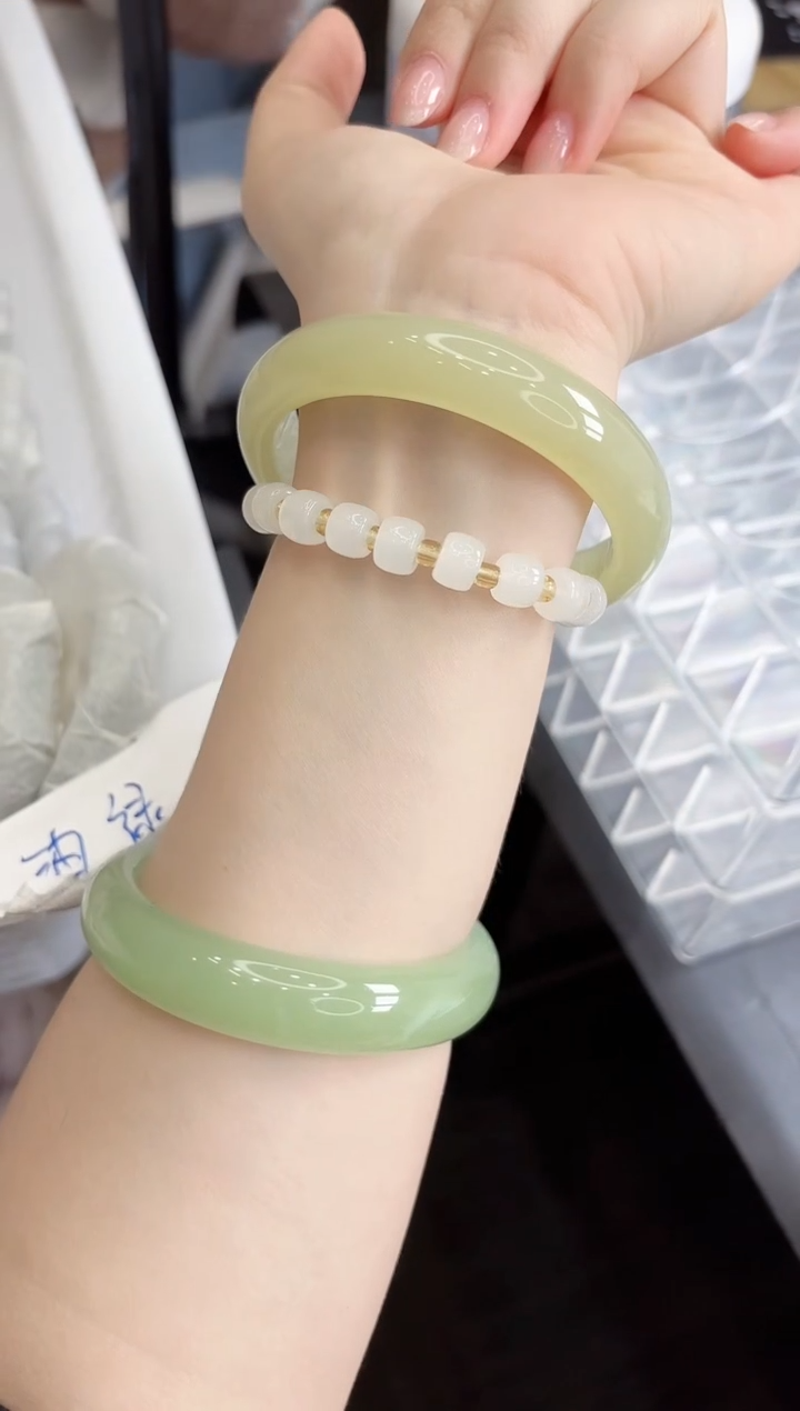 未镶嵌手镯石英质玉A83/59.6