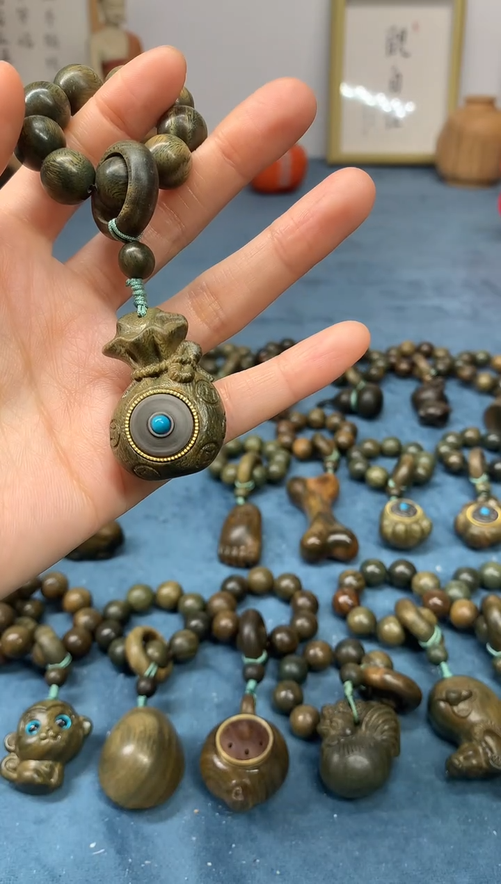 【闪购商品】维腊木（绿檀）把件赚钱袋 盘玩件