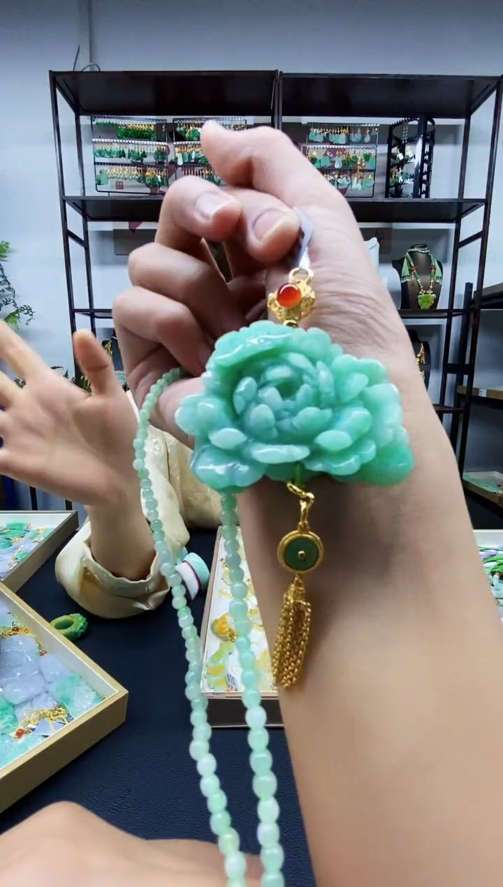 翡翠未镶嵌颈饰翡翠吊坠