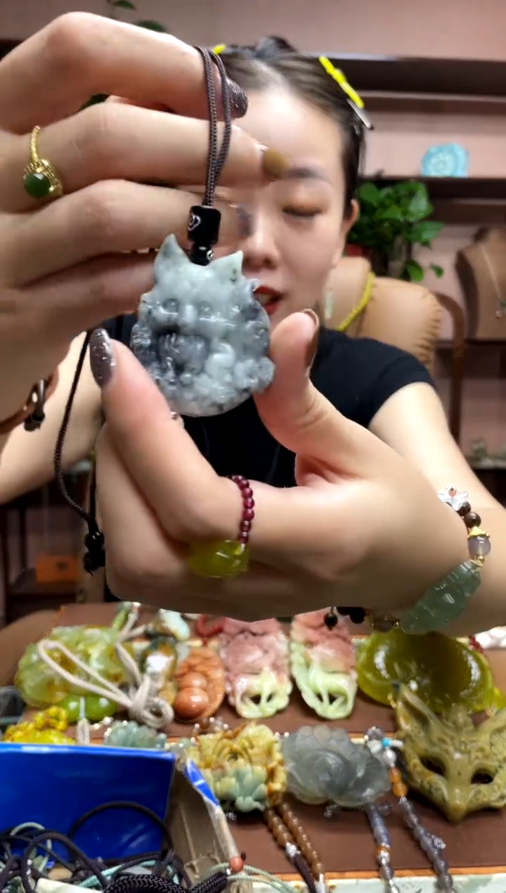 未镶嵌岫玉吊坠·