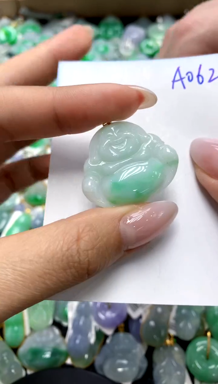 翡翠18K金镶嵌颈饰1111111111111111
