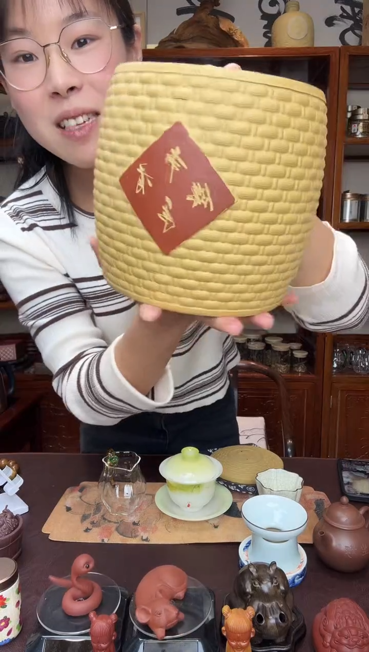 年年有余段泥茶叶罐