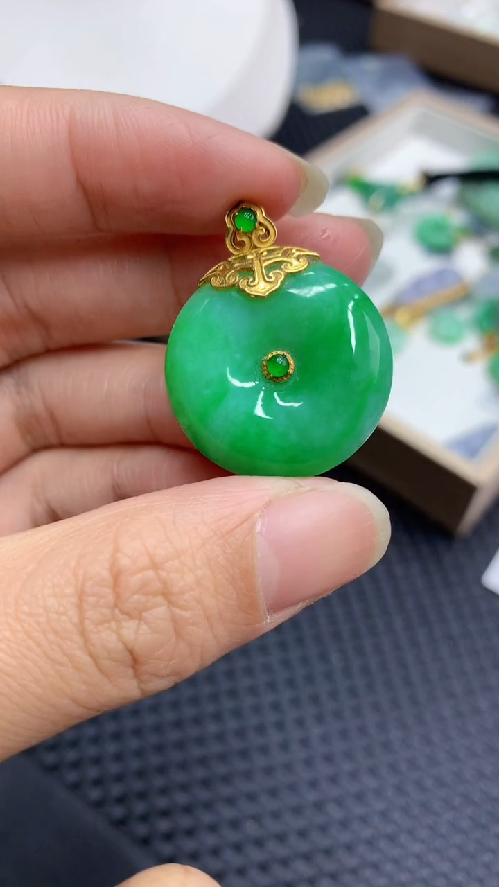 【闪购商品】翡翠颈饰18K金镶嵌            8