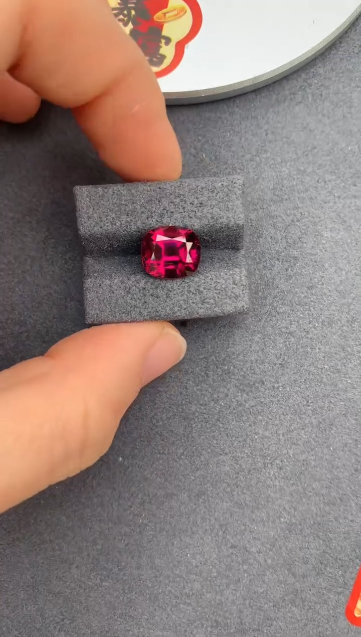 【闪购商品】石榴石裸石未镶嵌5.2ct镁铝榴石