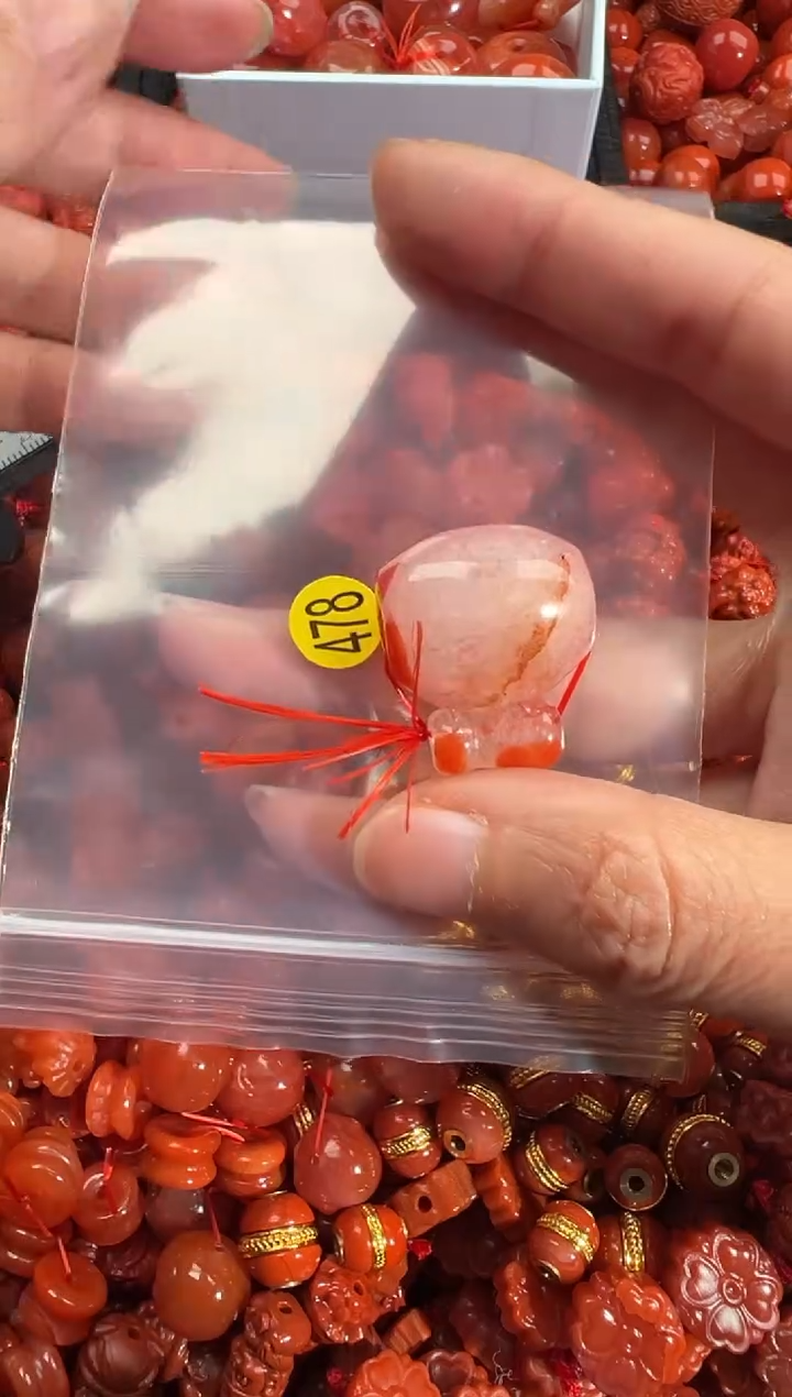 南红玛瑙未镶嵌颈饰1