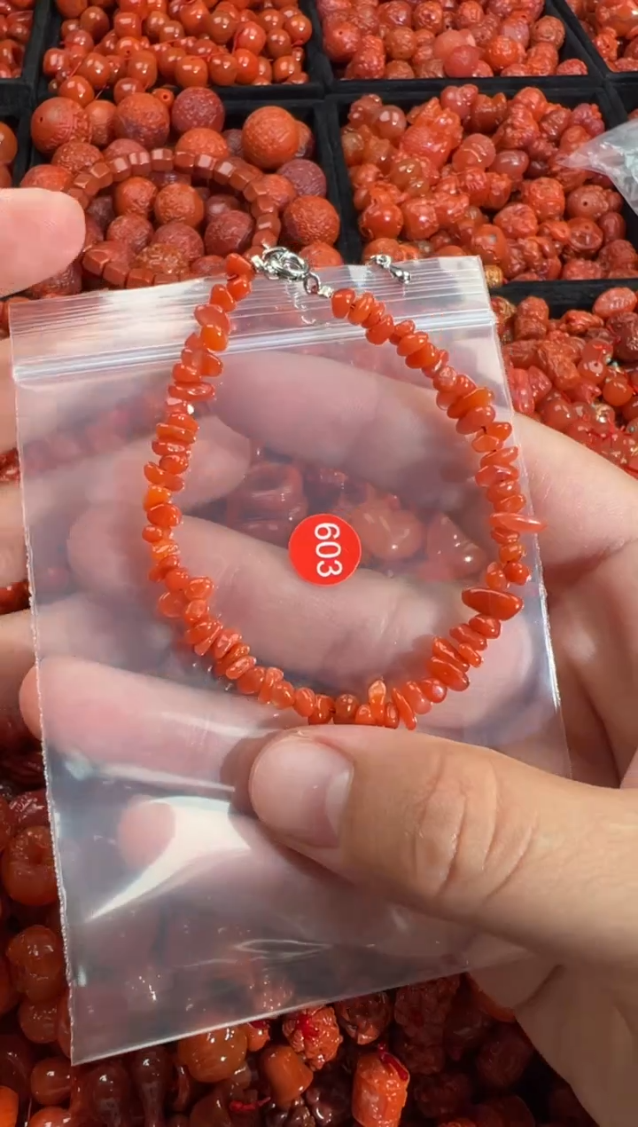 南红玛瑙未镶嵌颈饰1