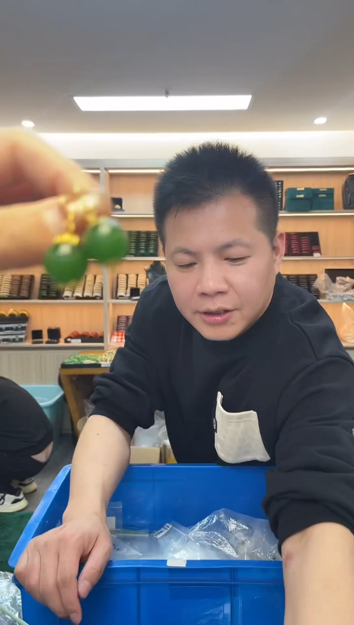 未镶嵌和田玉耳饰（多样性发一件）