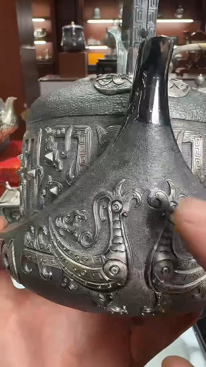 王*杰足银手工精工錾刻饕餮纹龙门提梁烧水壶
