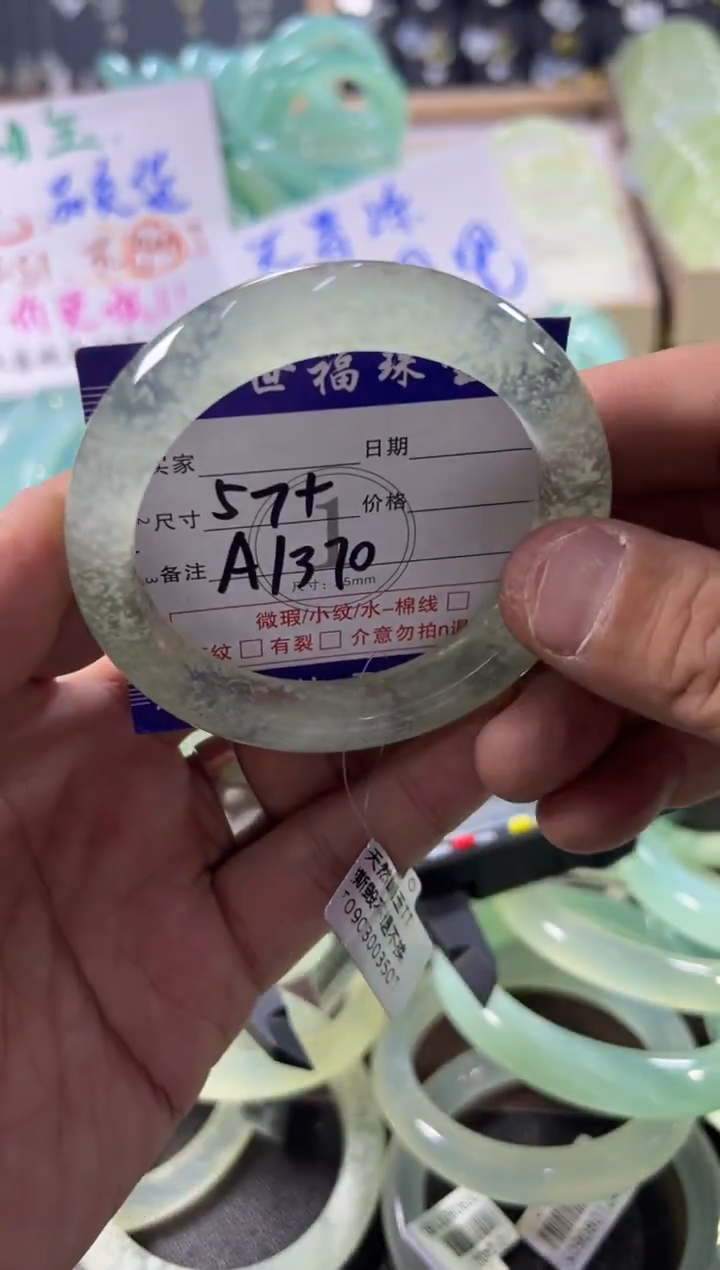 未镶嵌蛇纹石玉手镯1