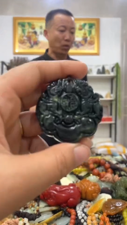 未镶嵌岫玉挂件 