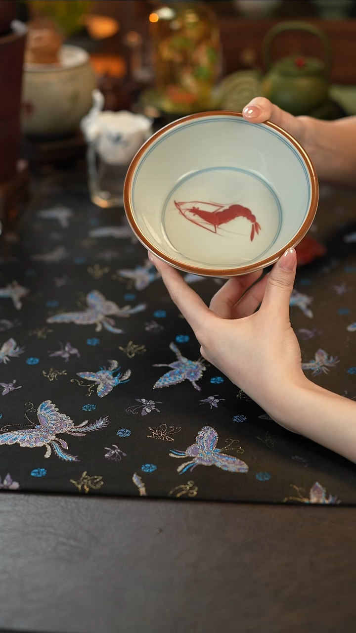 1纯手绘红虾-宽口壶承