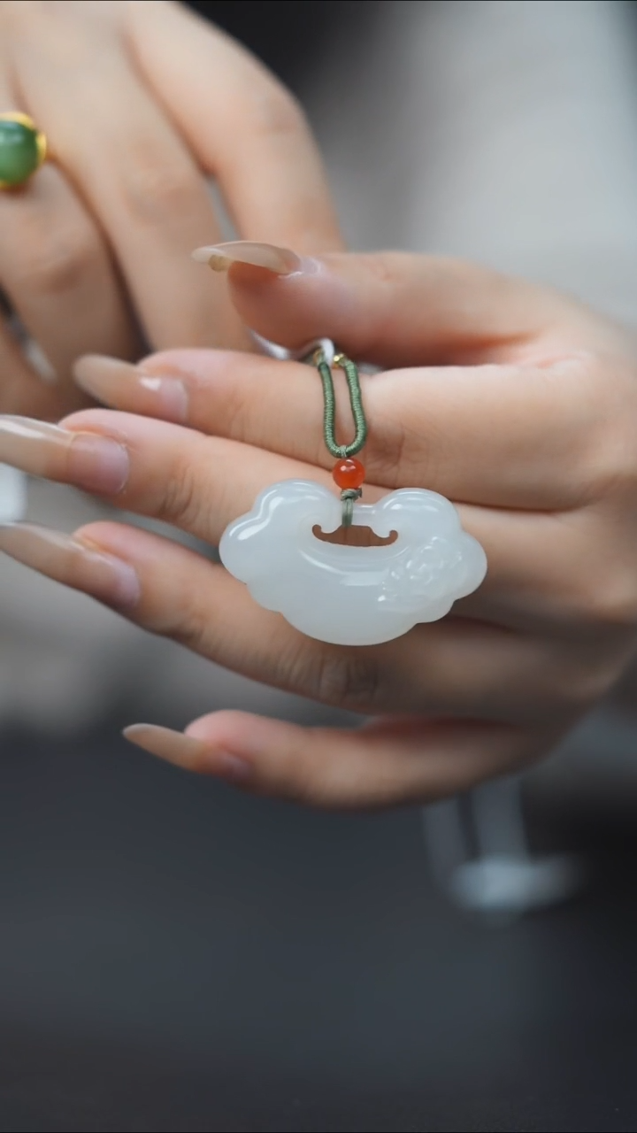 吊坠(赠链)未镶嵌和田玉HC30183