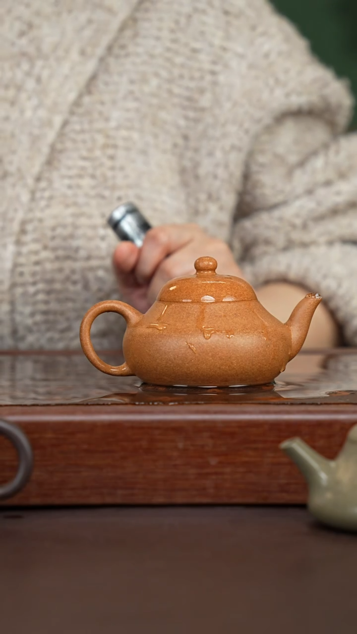 茶壶紫砂哎*哟老宕口冷金黄矮梨