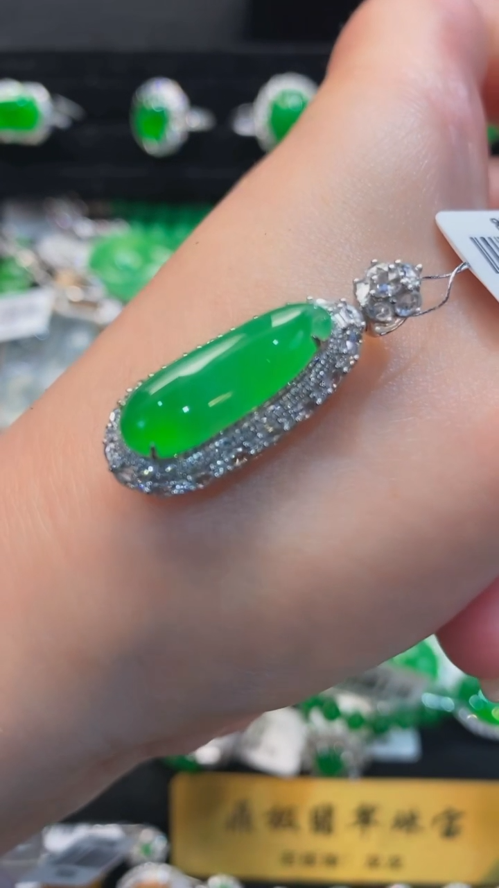 【闪购商品】翡翠颈饰未镶嵌福瓜