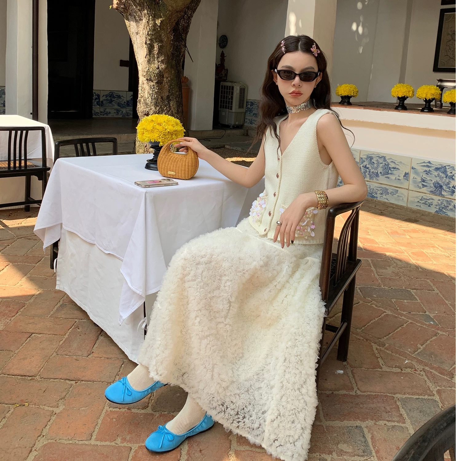 周美美  春日情书复古优雅手工钉珠口袋叠穿针织马甲上衣