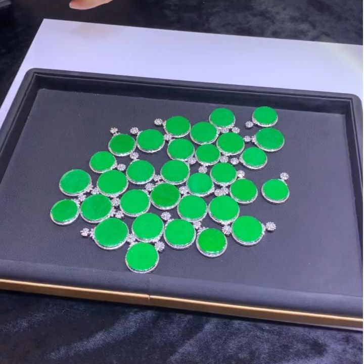 【逍遥】18K天然A货翡翠圆牌吊坠*345/101/多样性发/1件