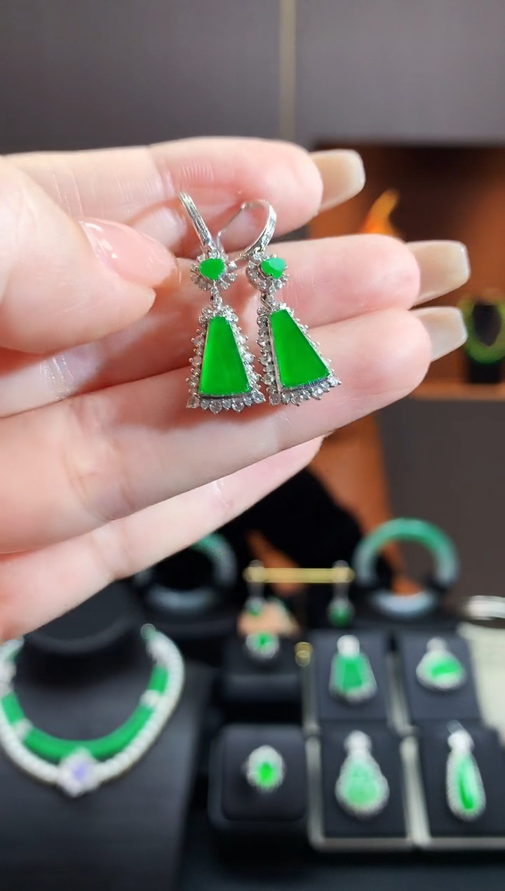 【闪购商品】翡翠吊坠(不含链)18K金镶嵌无事牌耳饰