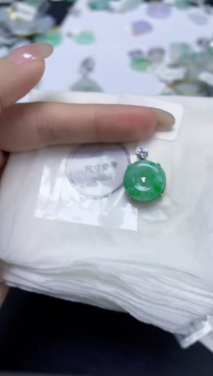 颈饰未镶嵌翡翠天然缅甸翡翠A货多样性发一件