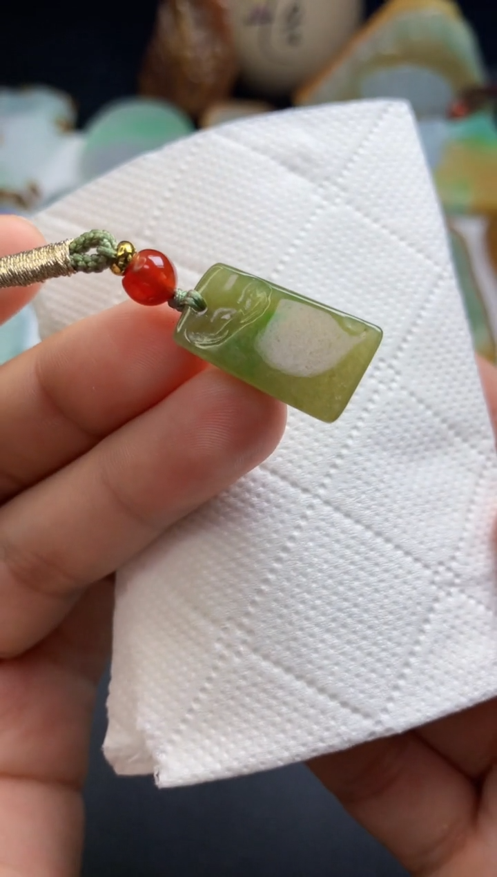 颈饰未镶嵌翡翠  