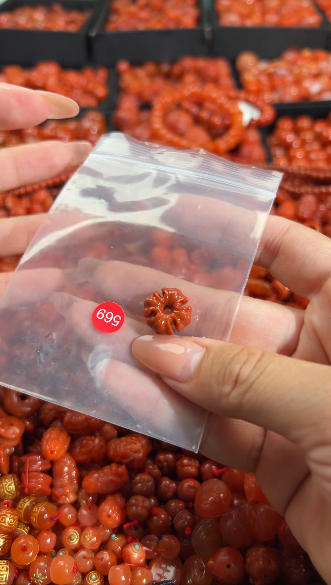 南红玛瑙未镶嵌颈饰1
