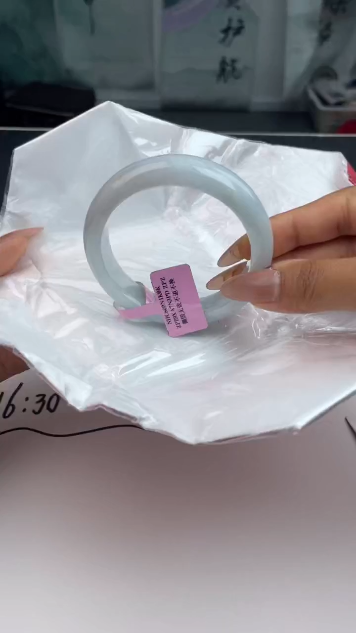 【闪购商品】翡翠手镯未镶嵌10翡翠手镯（微瑕）