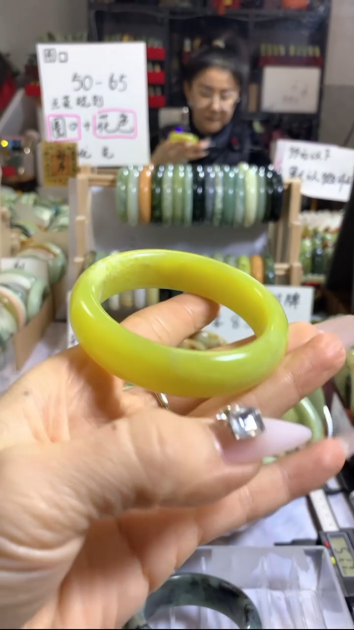 未镶嵌岫玉手镯49 54+ 包容