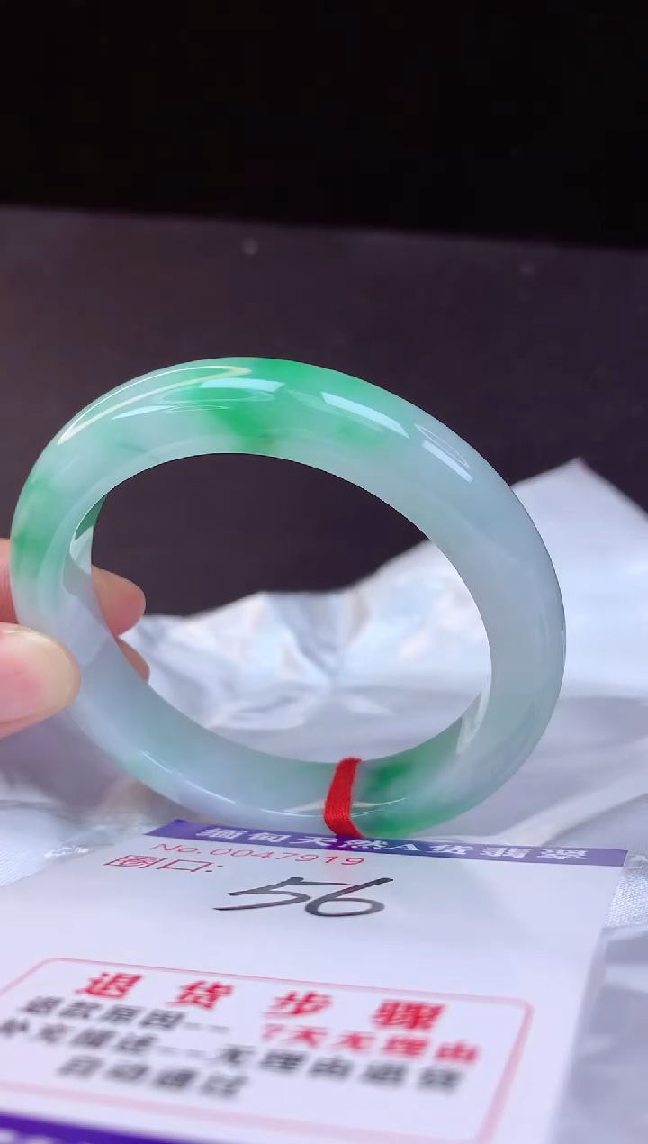 【闪购商品】翡翠手镯未镶嵌56+             