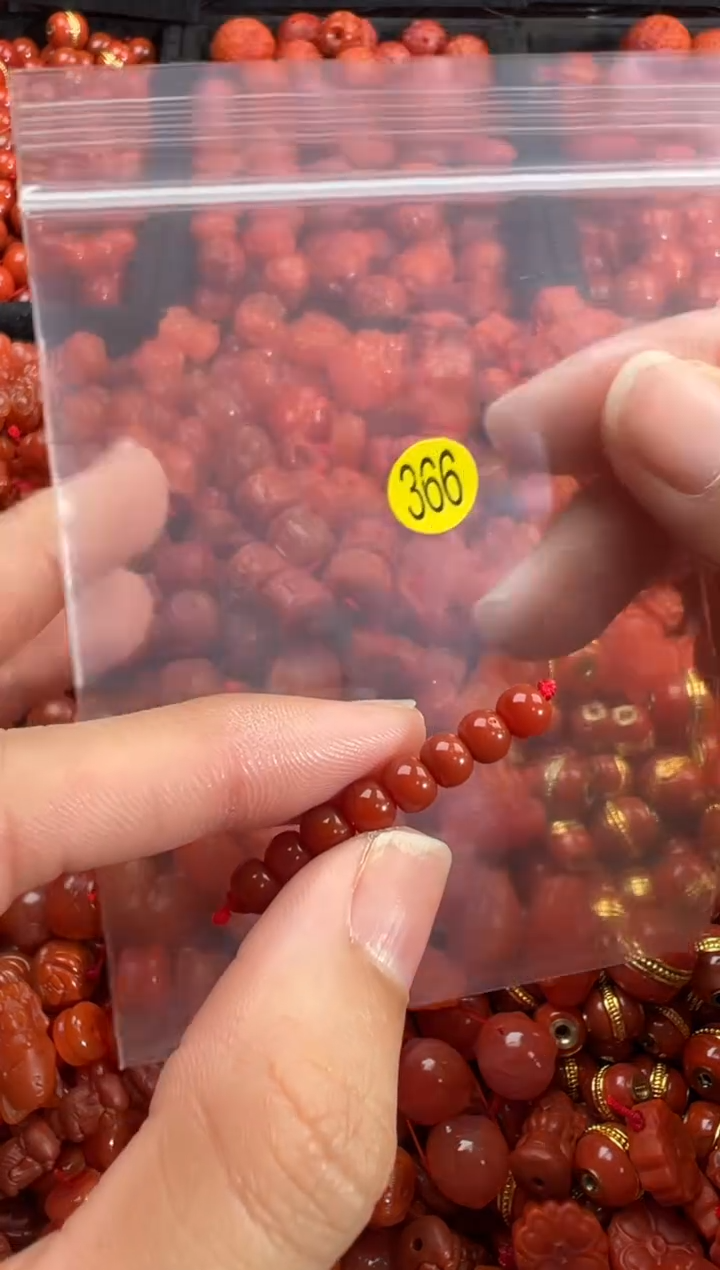 南红玛瑙未镶嵌颈饰1