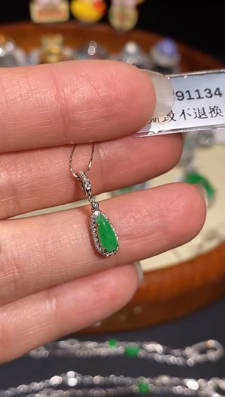 【闪购商品】翡翠吊坠(不含链)18K金镶嵌吊坠