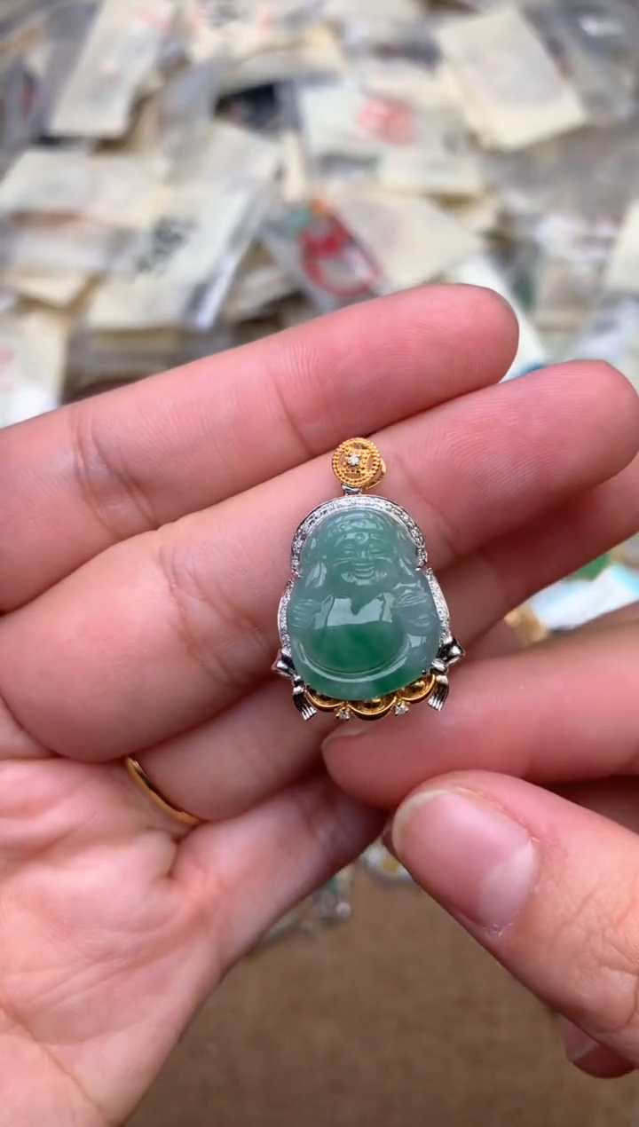 18K金镶嵌挂件翡翠一