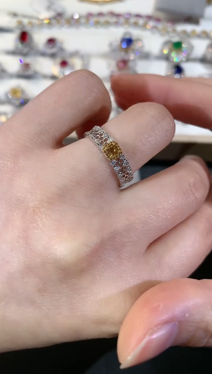 【闪购商品】钻石戒指18K金镶嵌R288|3980