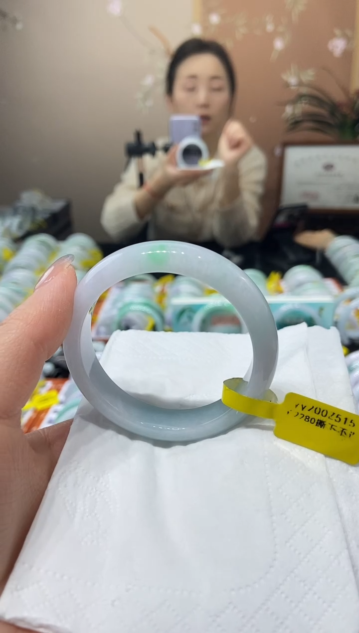 【闪购商品】翡翠手镯未镶嵌51.5圈口